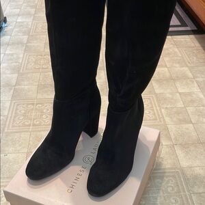 Chinese Laundry Women's KRAFTY Knee High Boot, Black Suede
- Black Suede - 6.5